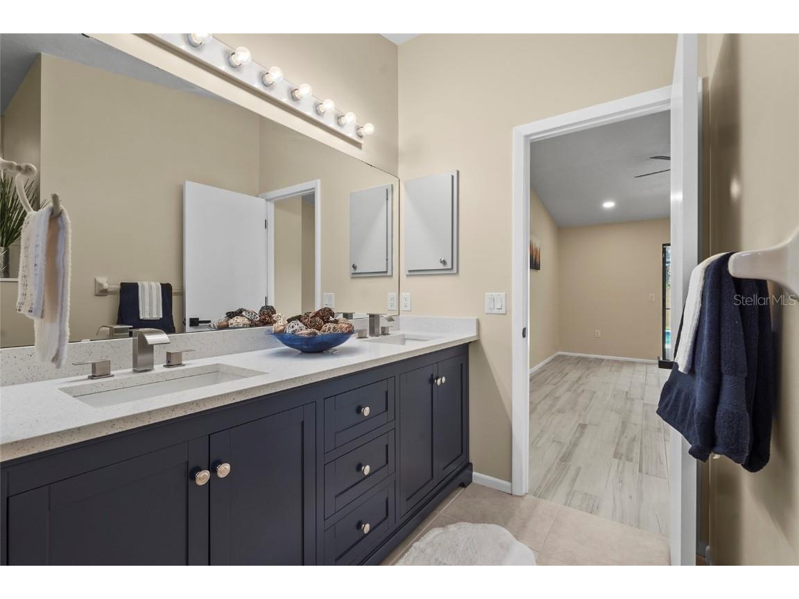 2162 Cork Oak Street Sarasota FL 34232 A4660428 image34