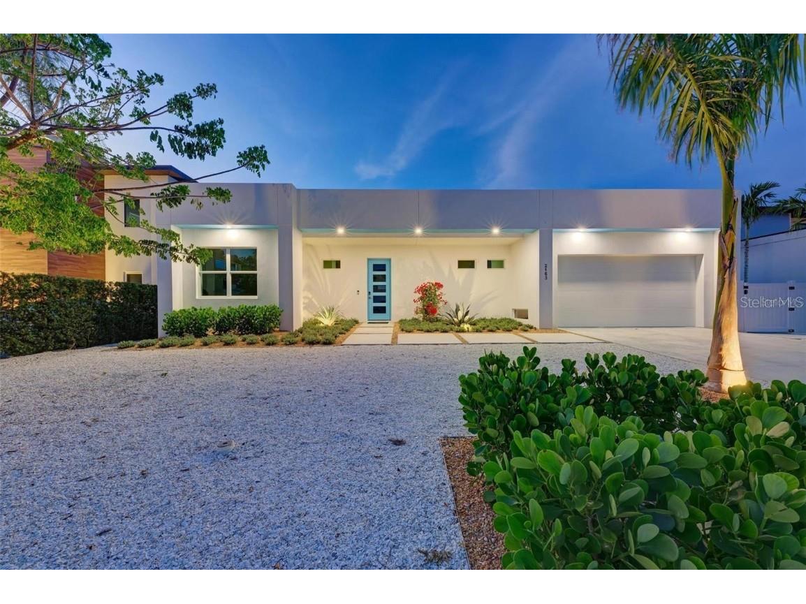2163 Hillview Street Sarasota FL 34239 A4609218 image1