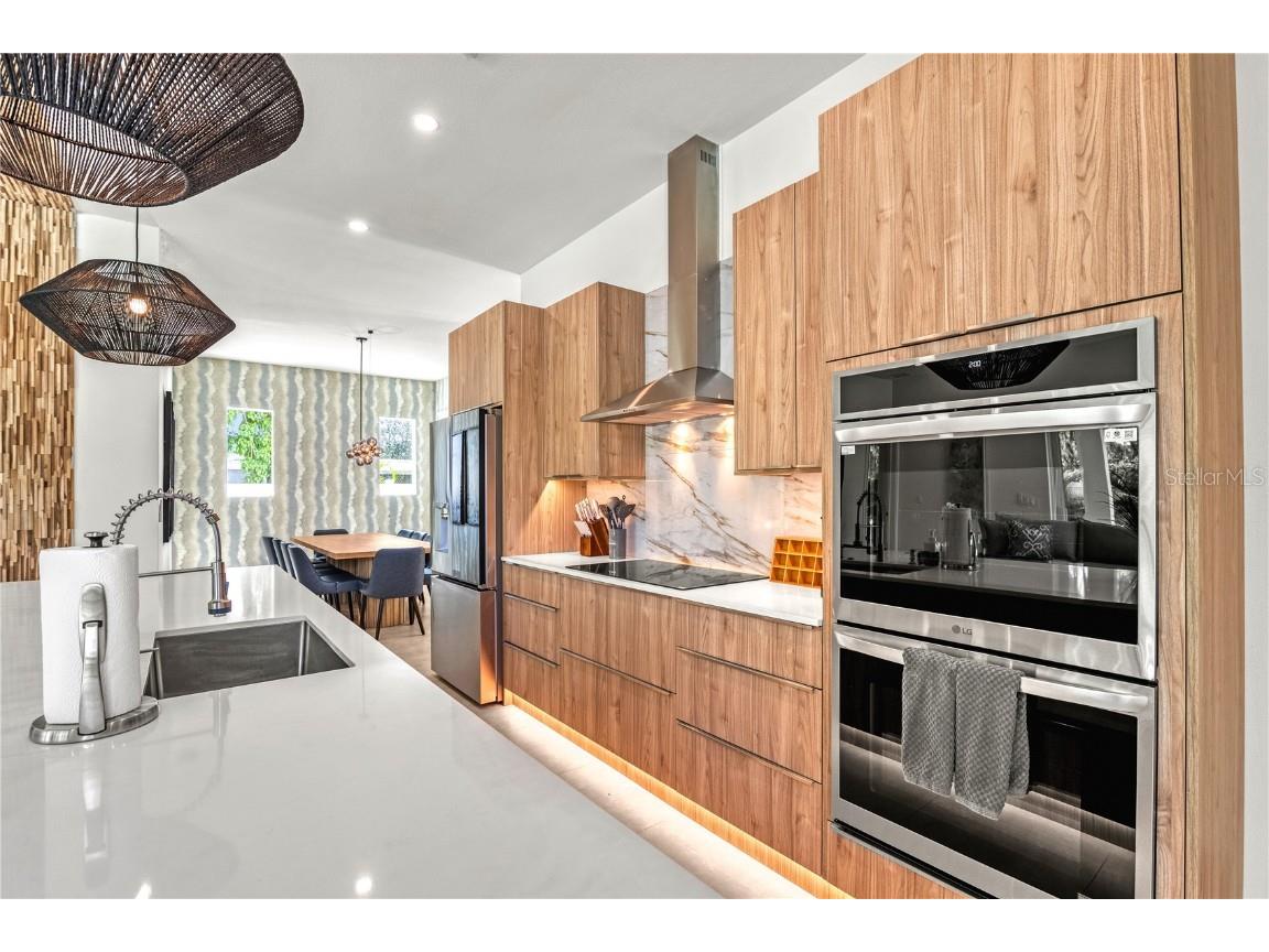 2163 Waldemere Street Sarasota FL 34239 A4669073 image13