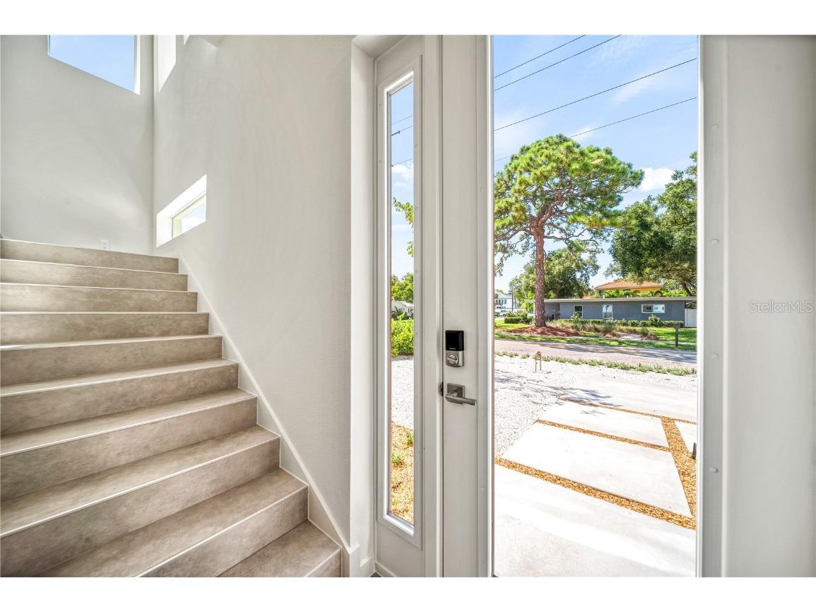 2163 Waldemere Street Sarasota FL 34239 A4669073 image2