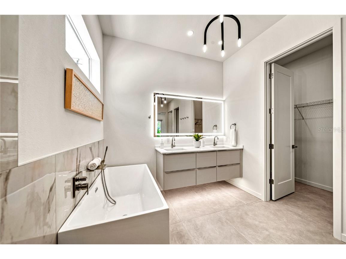 2163 Waldemere Street Sarasota FL 34239 A4669073 image26