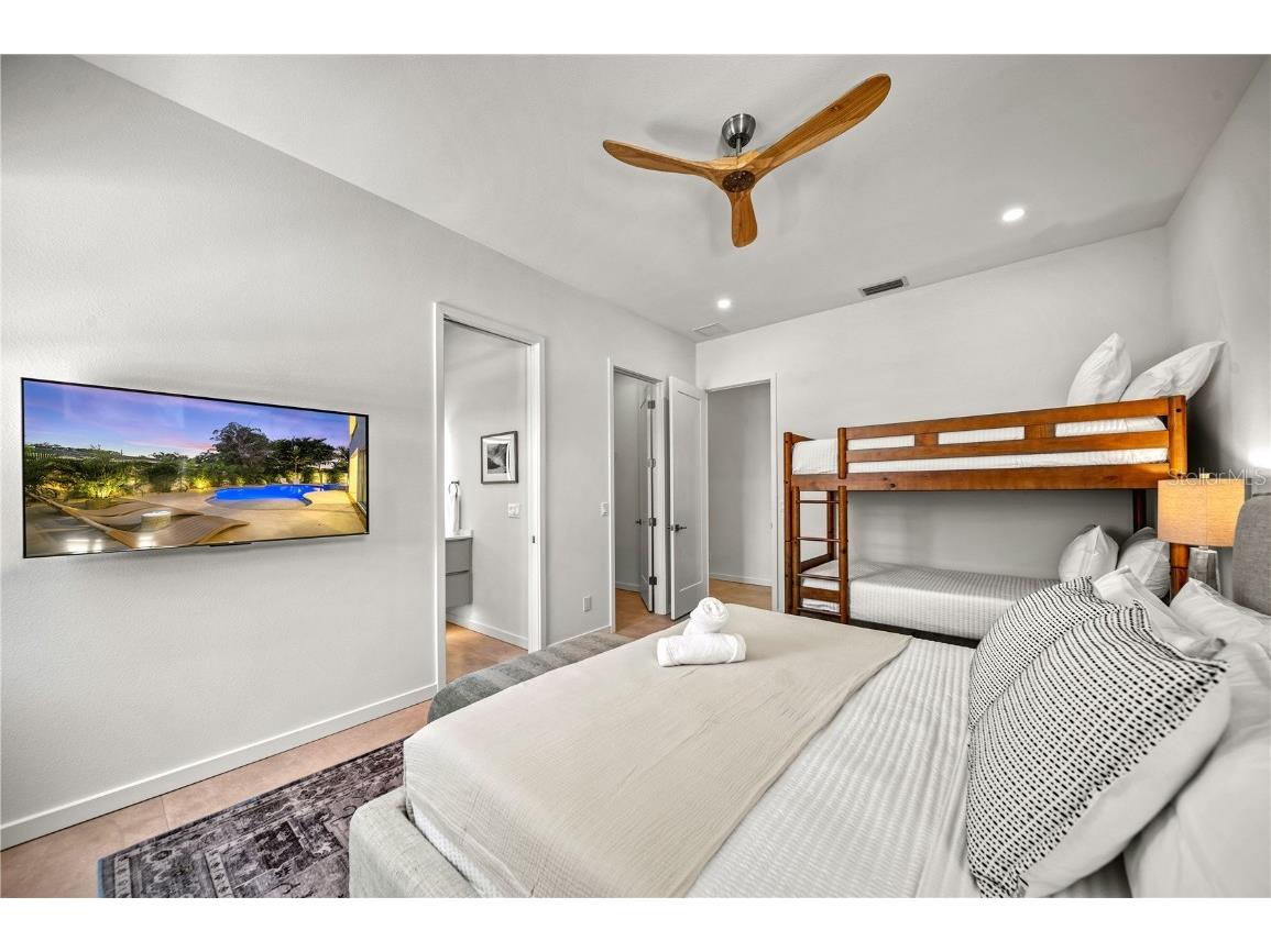 2163 Waldemere Street Sarasota FL 34239 A4669073 image38