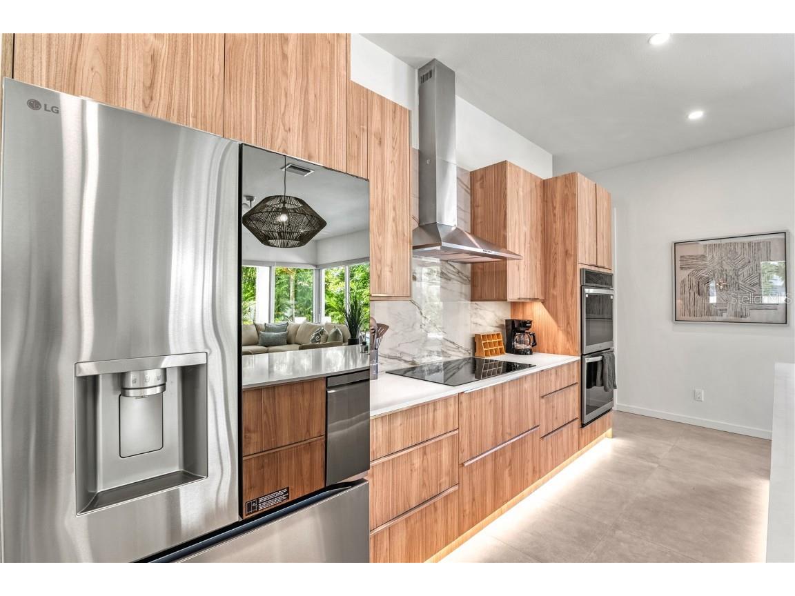 2163 Waldemere Street Sarasota FL 34239 A4669073 image7