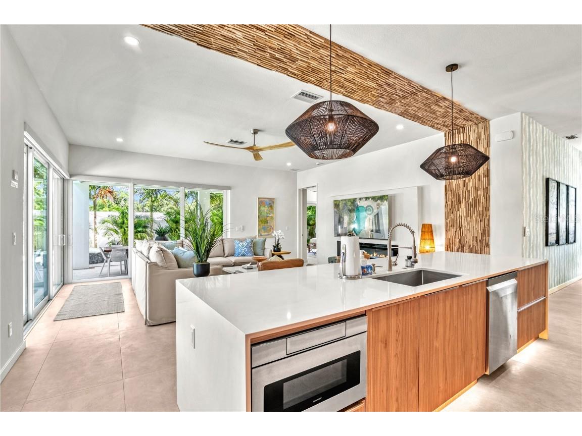 2163 Waldemere Street Sarasota FL 34239 A4669073 image8