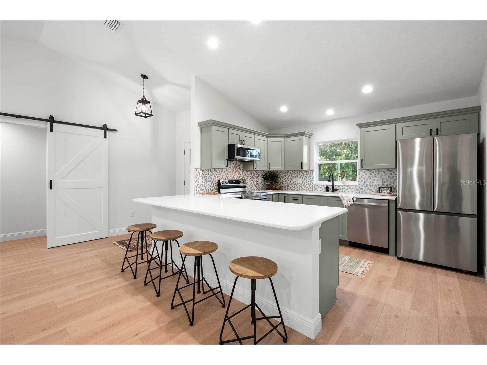 2164 Cr 436e Lake Panasoffkee FL 33538 G5102537 image11