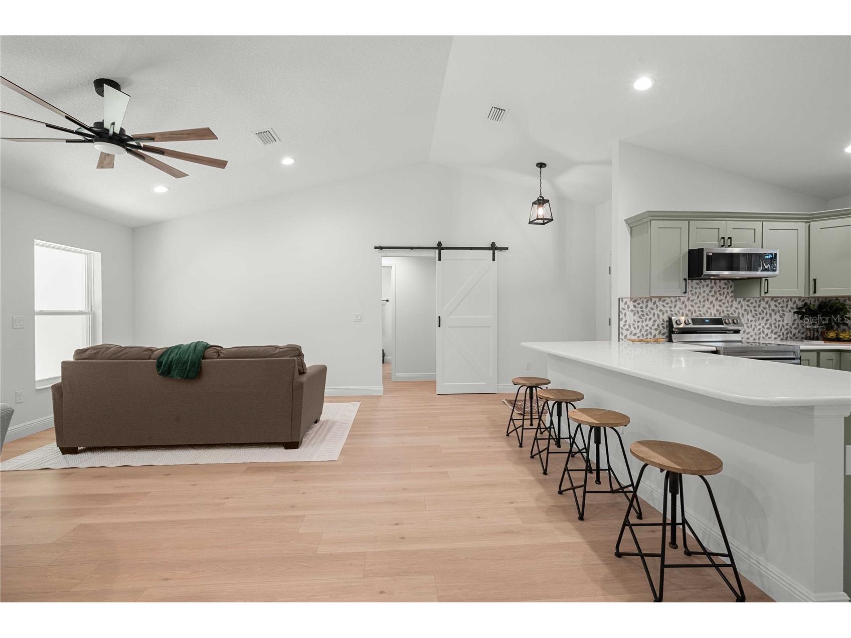 2164 Cr 436e Lake Panasoffkee FL 33538 G5102537 image12