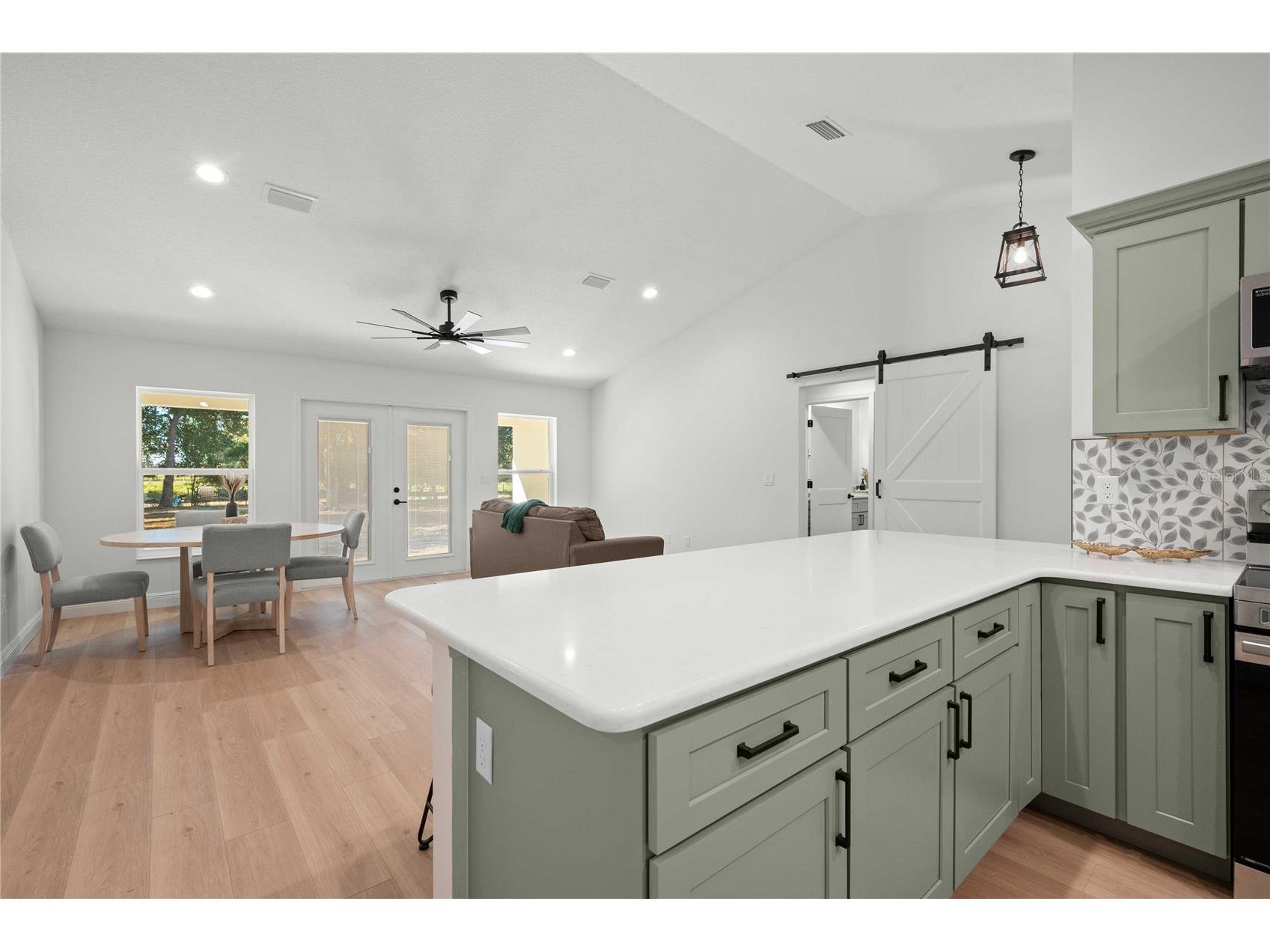 2164 Cr 436e Lake Panasoffkee FL 33538 G5102537 image15