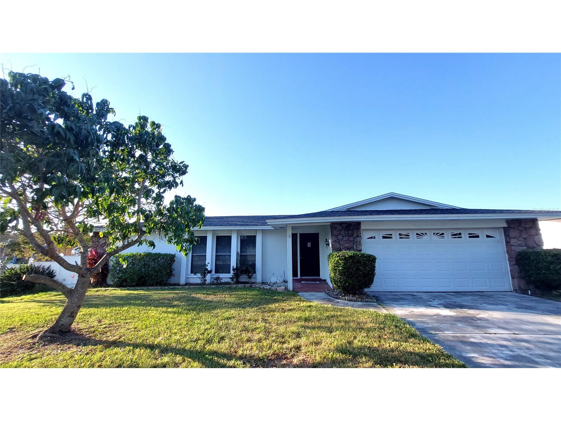 2168 Egret Drive Clearwater FL 33764 - ALLENS CREEK PARK TB8511844 image1