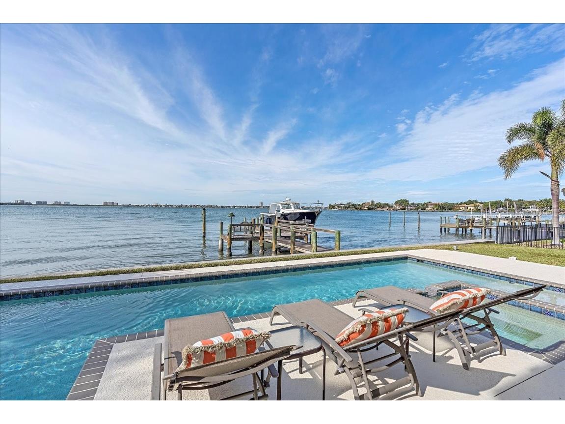 2168 Sparrow Court Sarasota FL 34239 - SARASOTA BAY A4555954 image1