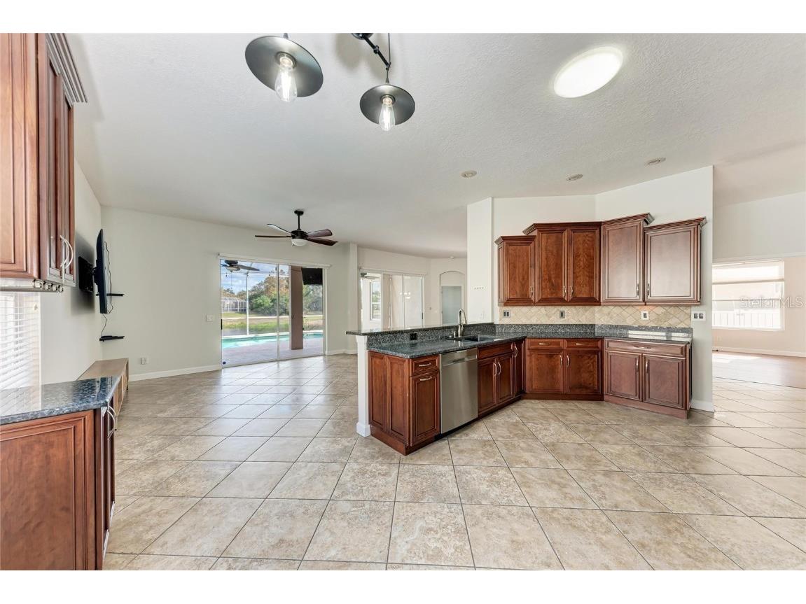 217 39th Street NE Bradenton FL 34208 A4675967 image24