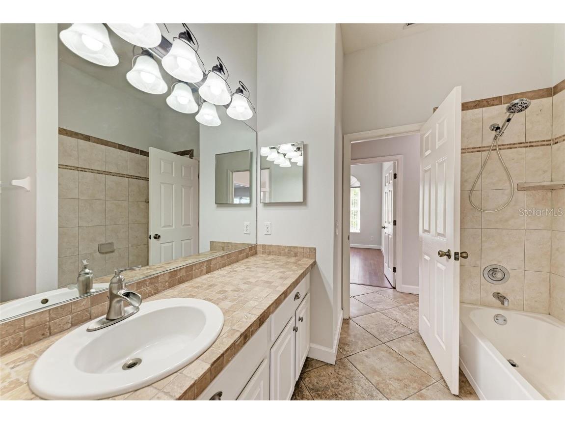 217 39th Street NE Bradenton FL 34208 A4675967 image42