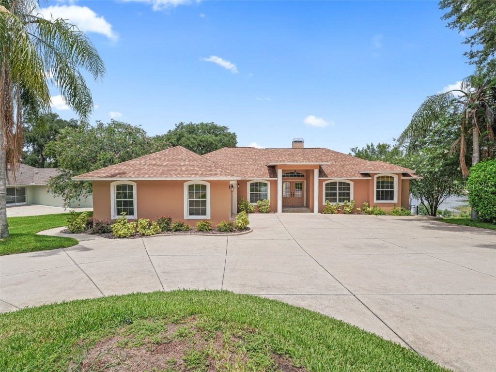 217 Forest Park Lane Lady Lake FL 32159 - LAKE ELLA G5083623 image1