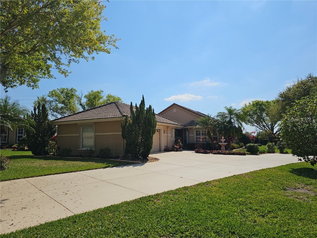 217 Lake Region Boulevard S Winter Haven FL 33881 P4924776 image1