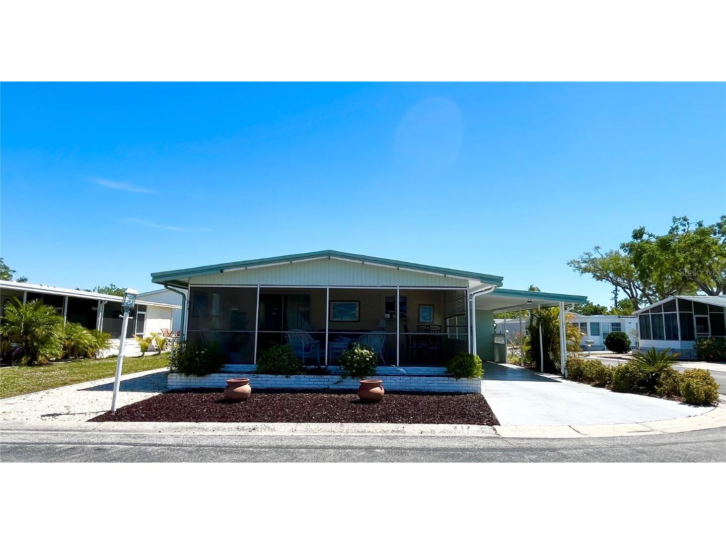 217 Water Oak Lane Sarasota FL 34237 A4646614 image1