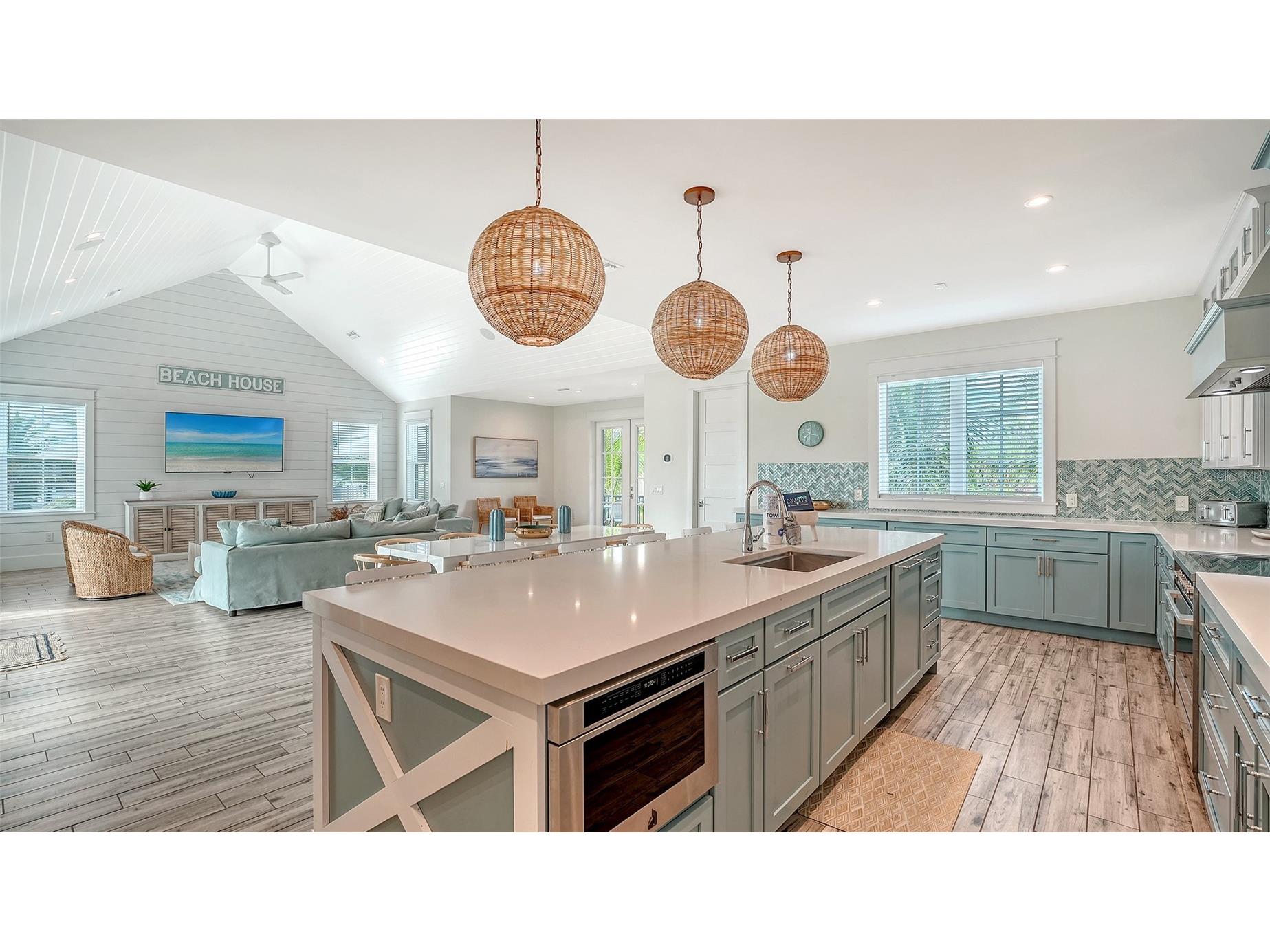 2175 Avenue A Bradenton Beach FL 34217 A4678111 image17