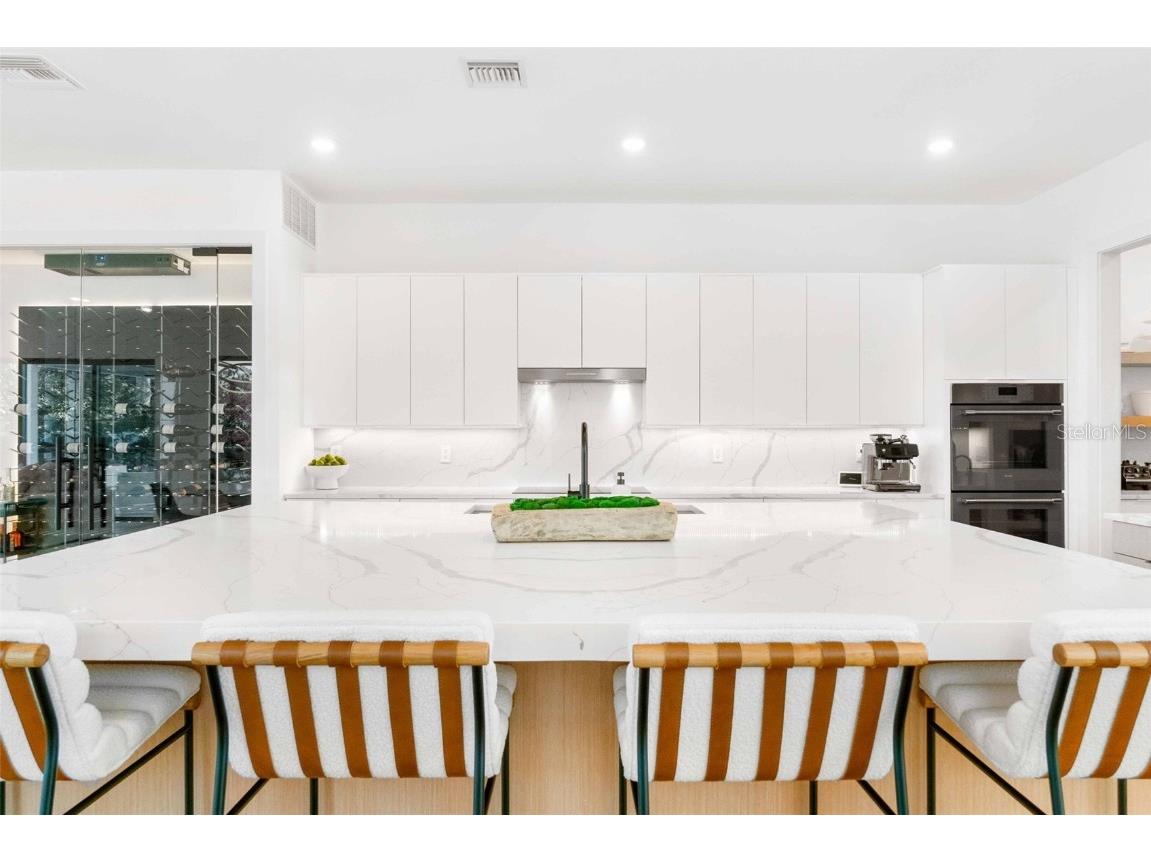 2177 Sunnyside Place Sarasota FL 34239 A4674289 image10