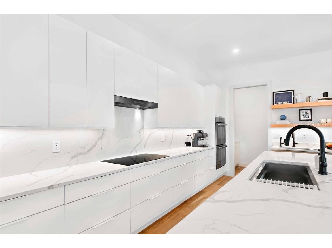 2177 Sunnyside Place Sarasota FL 34239 A4674289 image13