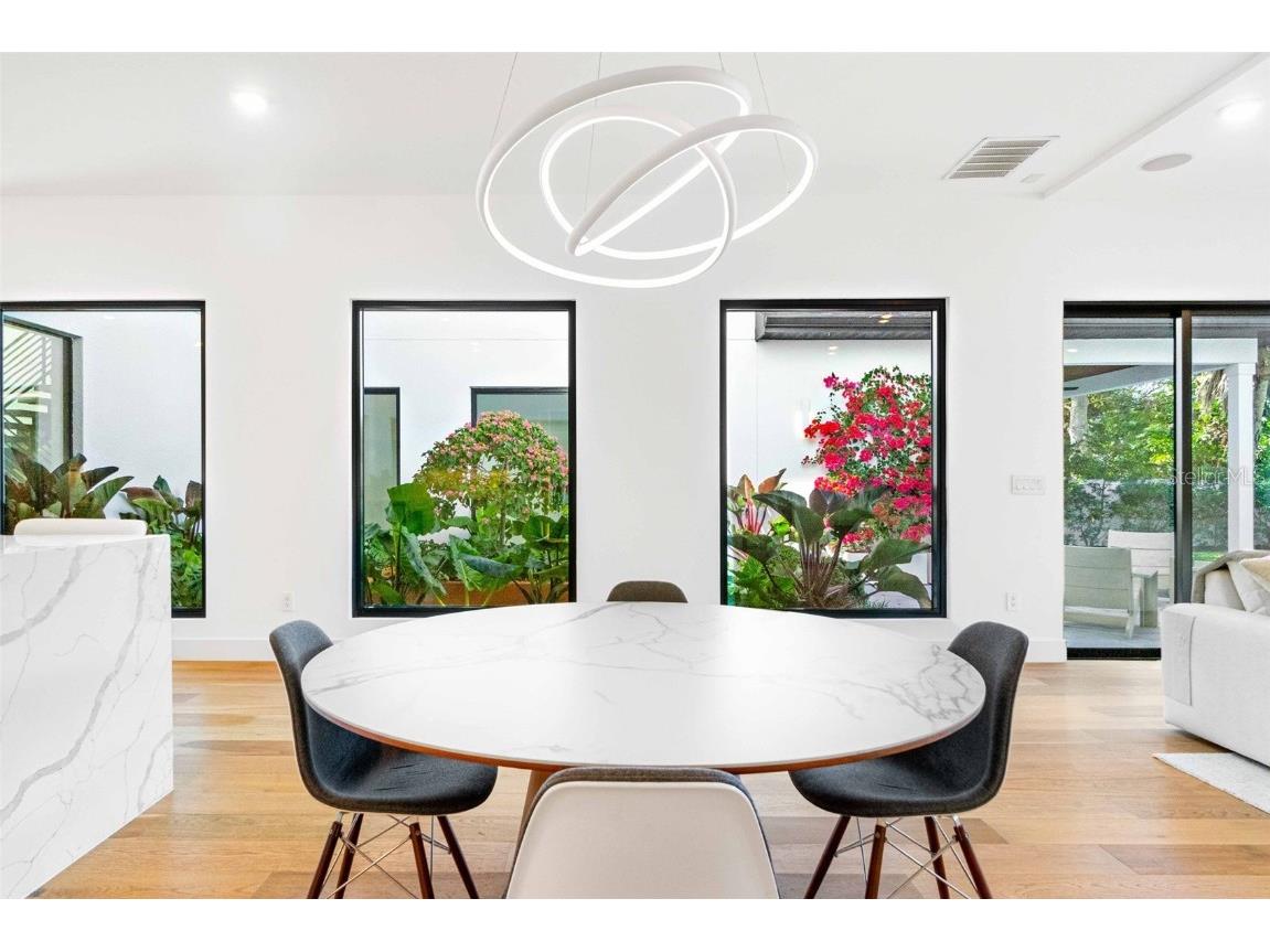 2177 Sunnyside Place Sarasota FL 34239 A4674289 image16