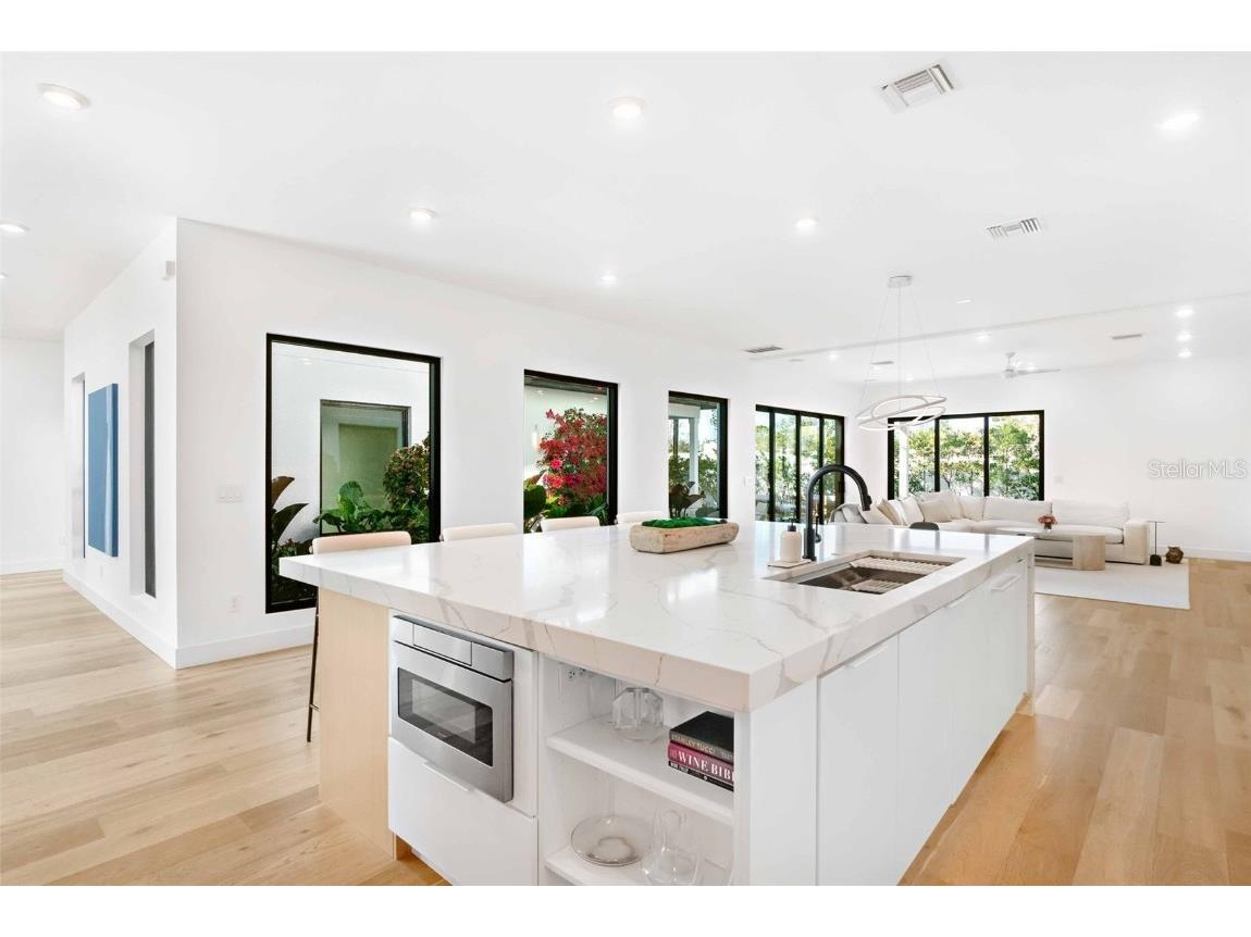 2177 Sunnyside Place Sarasota FL 34239 A4674289 image24