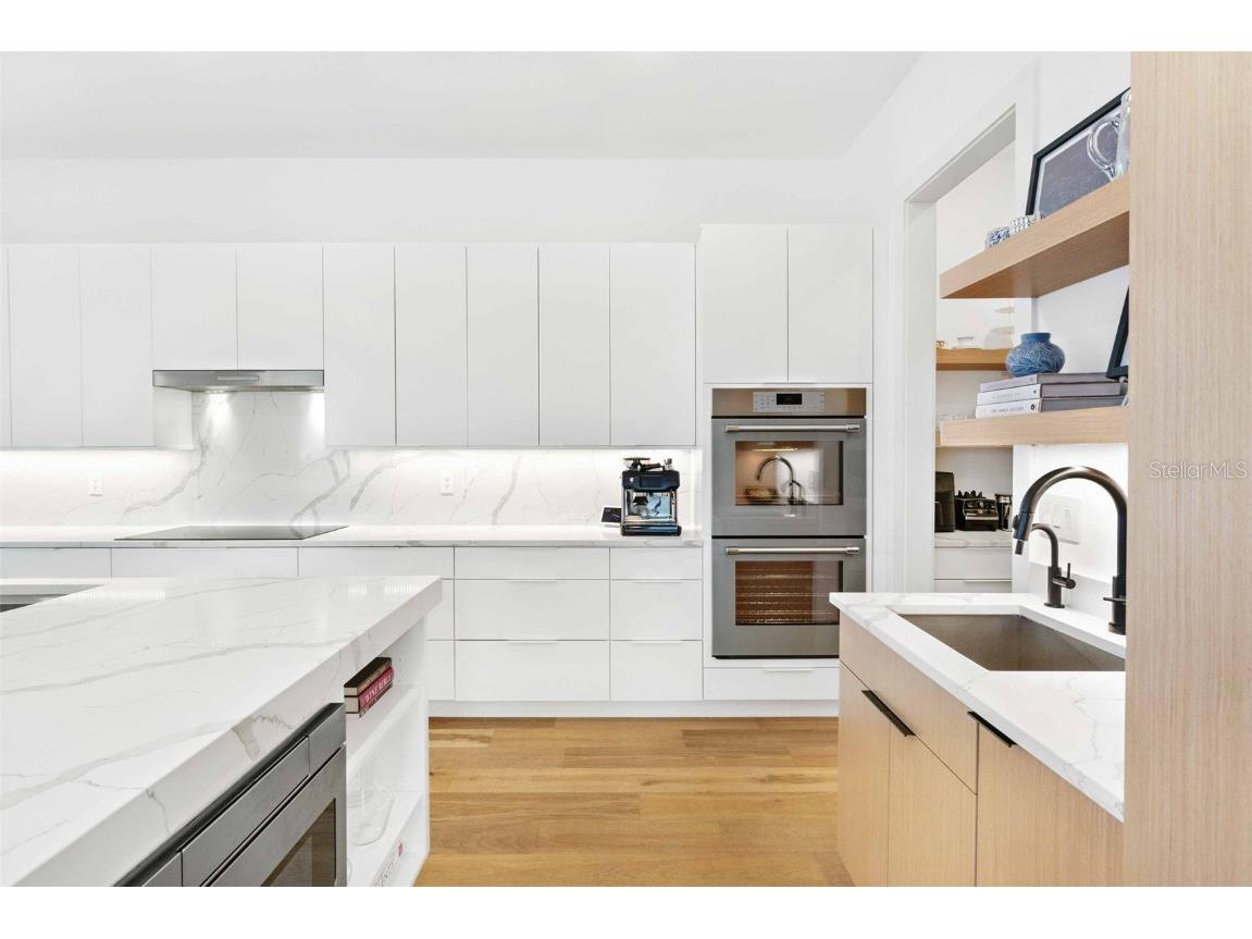 2177 Sunnyside Place Sarasota FL 34239 A4674289 image25