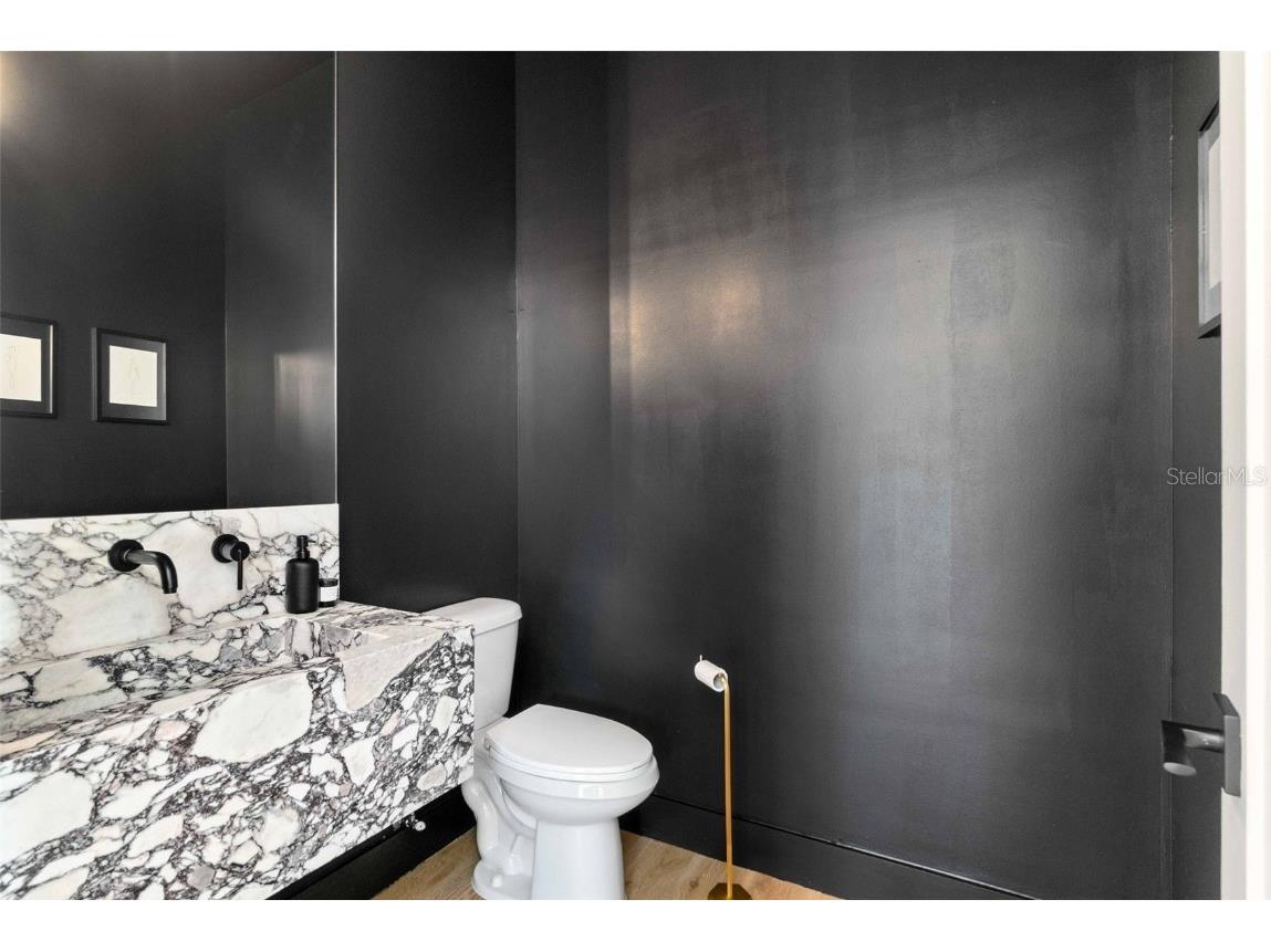 2177 Sunnyside Place Sarasota FL 34239 A4674289 image26