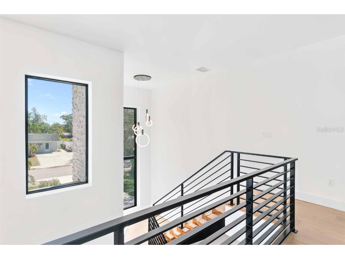 2177 Sunnyside Place Sarasota FL 34239 A4674289 image30