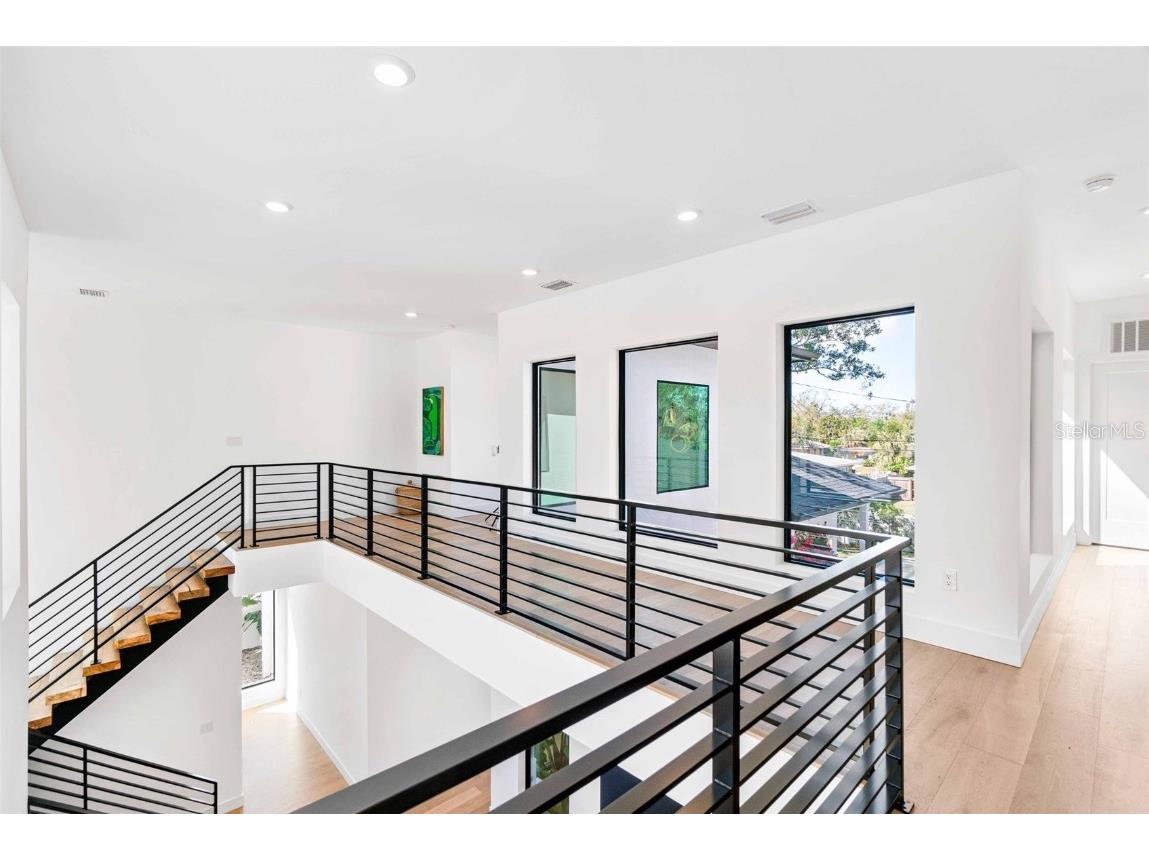 2177 Sunnyside Place Sarasota FL 34239 A4674289 image32