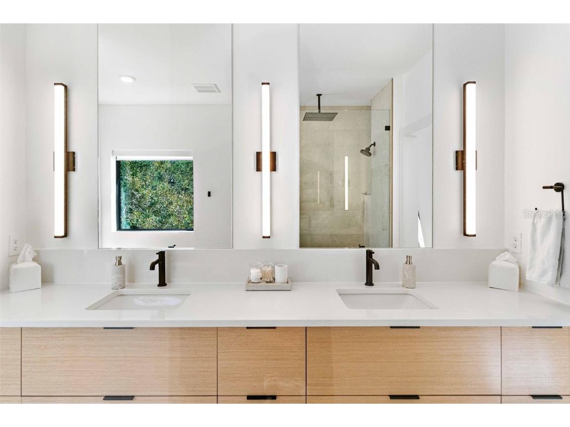 2177 Sunnyside Place Sarasota FL 34239 A4674289 image47