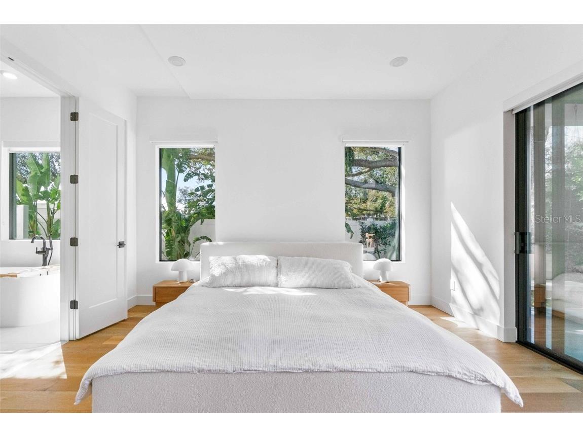 2177 Sunnyside Place Sarasota FL 34239 A4674289 image52