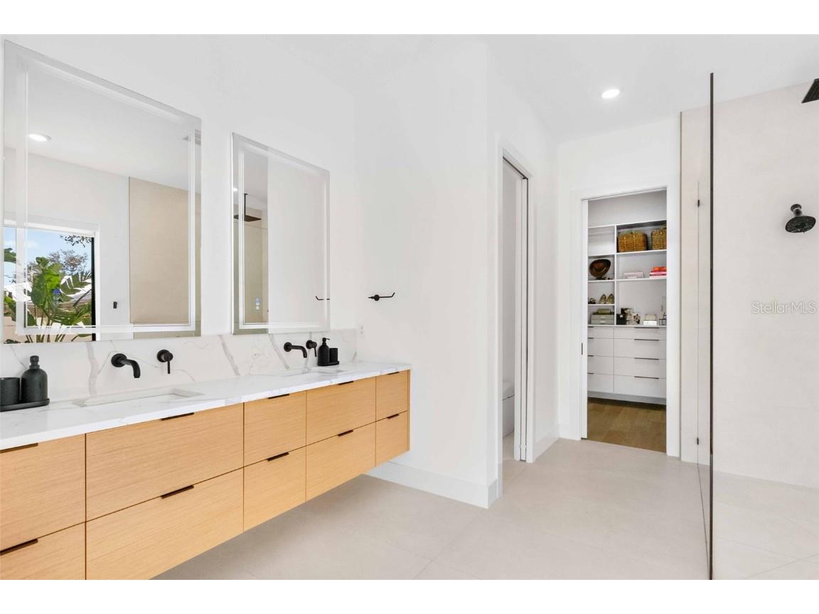 2177 Sunnyside Place Sarasota FL 34239 A4674289 image56