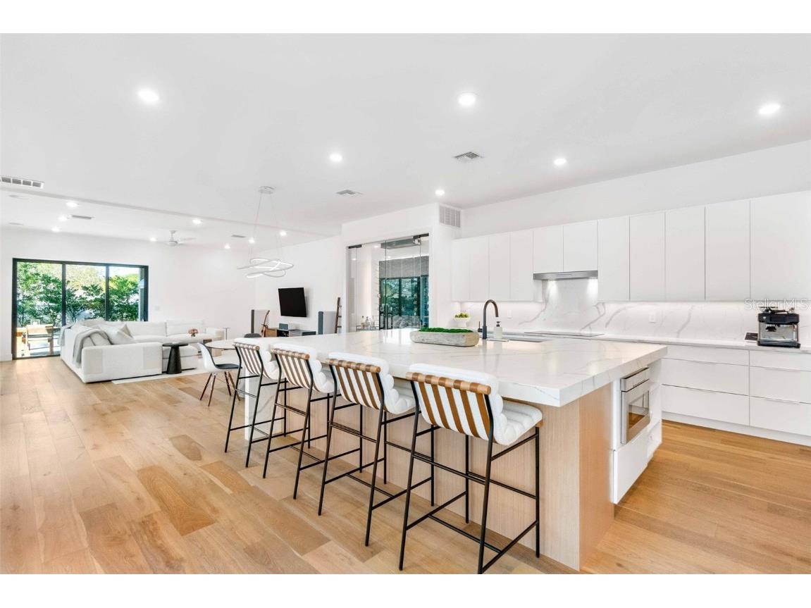 2177 Sunnyside Place Sarasota FL 34239 A4674289 image9