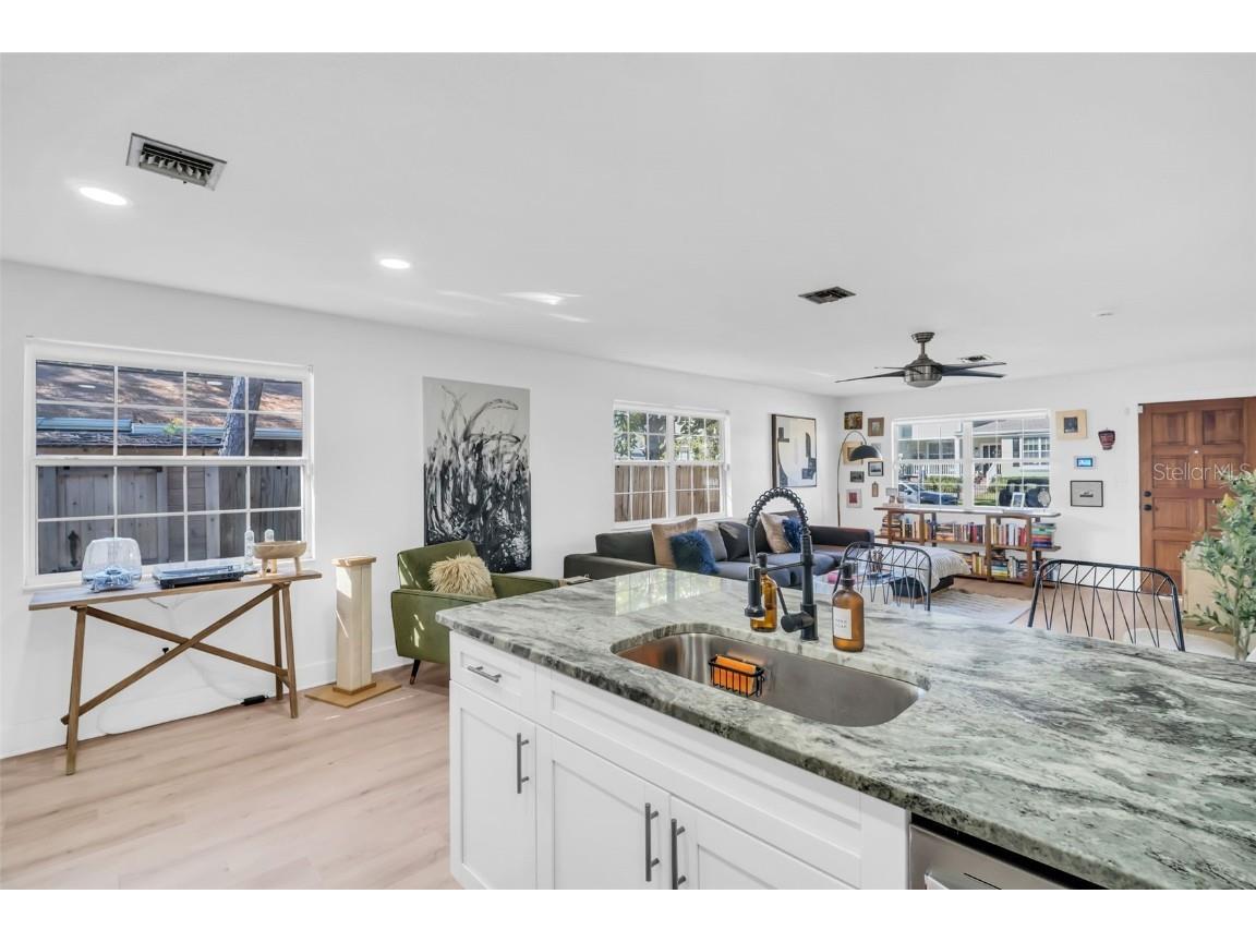 218 49th Avenue N Saint Petersburg FL 33703 TB8435096 image14