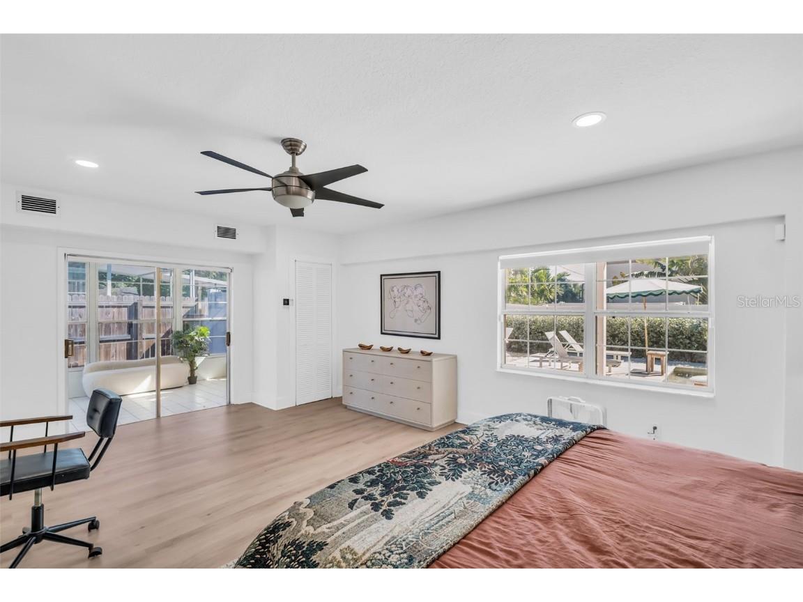 218 49th Avenue N Saint Petersburg FL 33703 TB8435096 image20