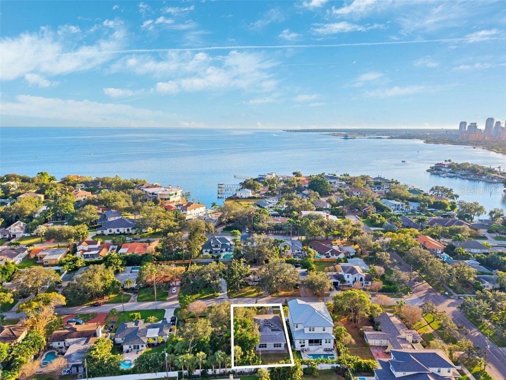 218 Catalan Boulevard NE Saint Petersburg FL 33704 A4673593 image1