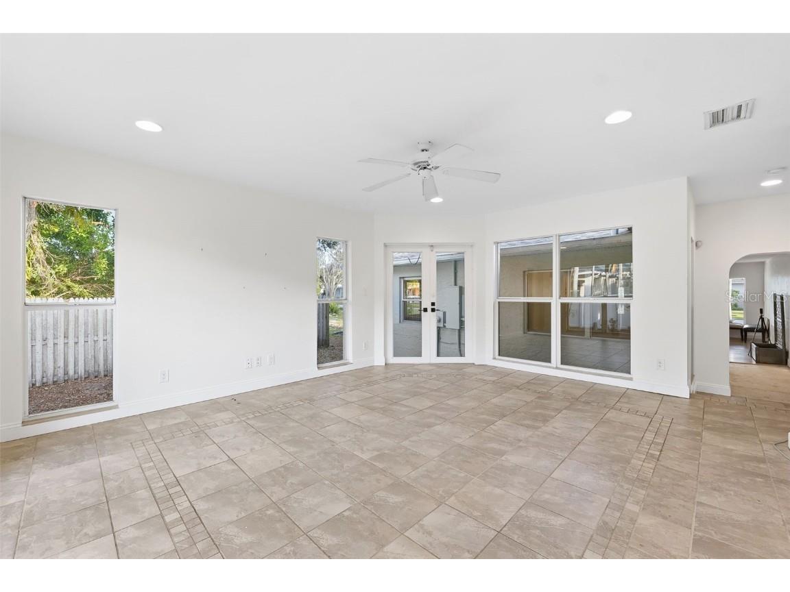 218 Catalan Boulevard NE Saint Petersburg FL 33704 A4673593 image5