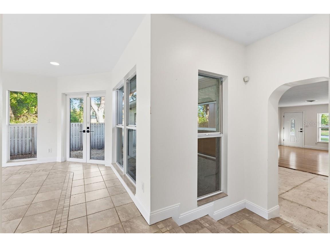 218 Catalan Boulevard NE Saint Petersburg FL 33704 A4673593 image6