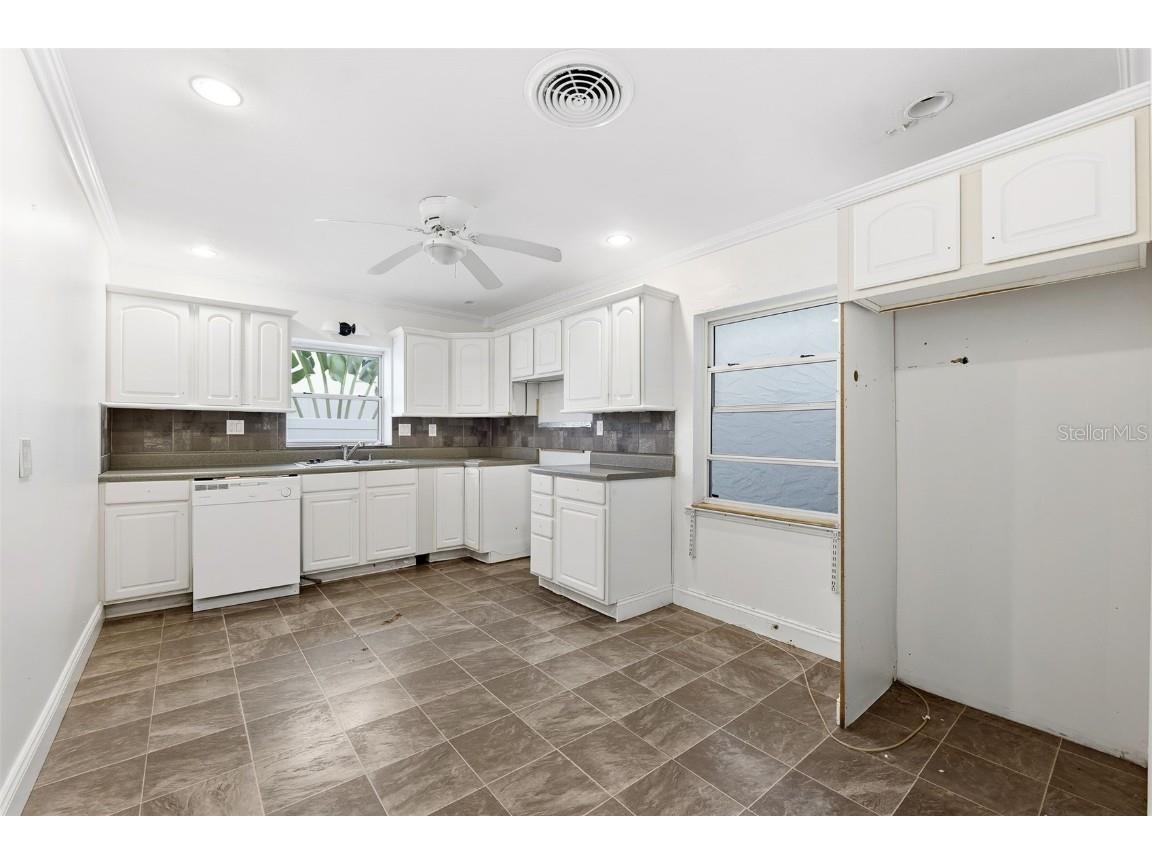 218 Catalan Boulevard NE Saint Petersburg FL 33704 A4673593 image7