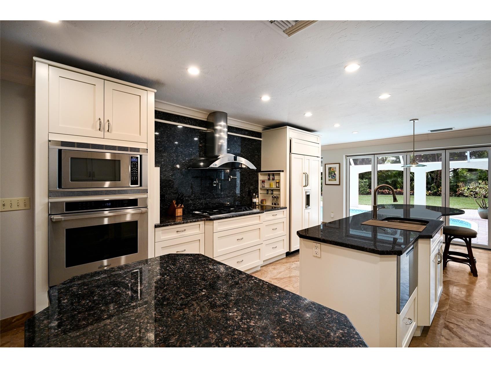 218 Robin Drive Sarasota FL 34236 A4685085 image13