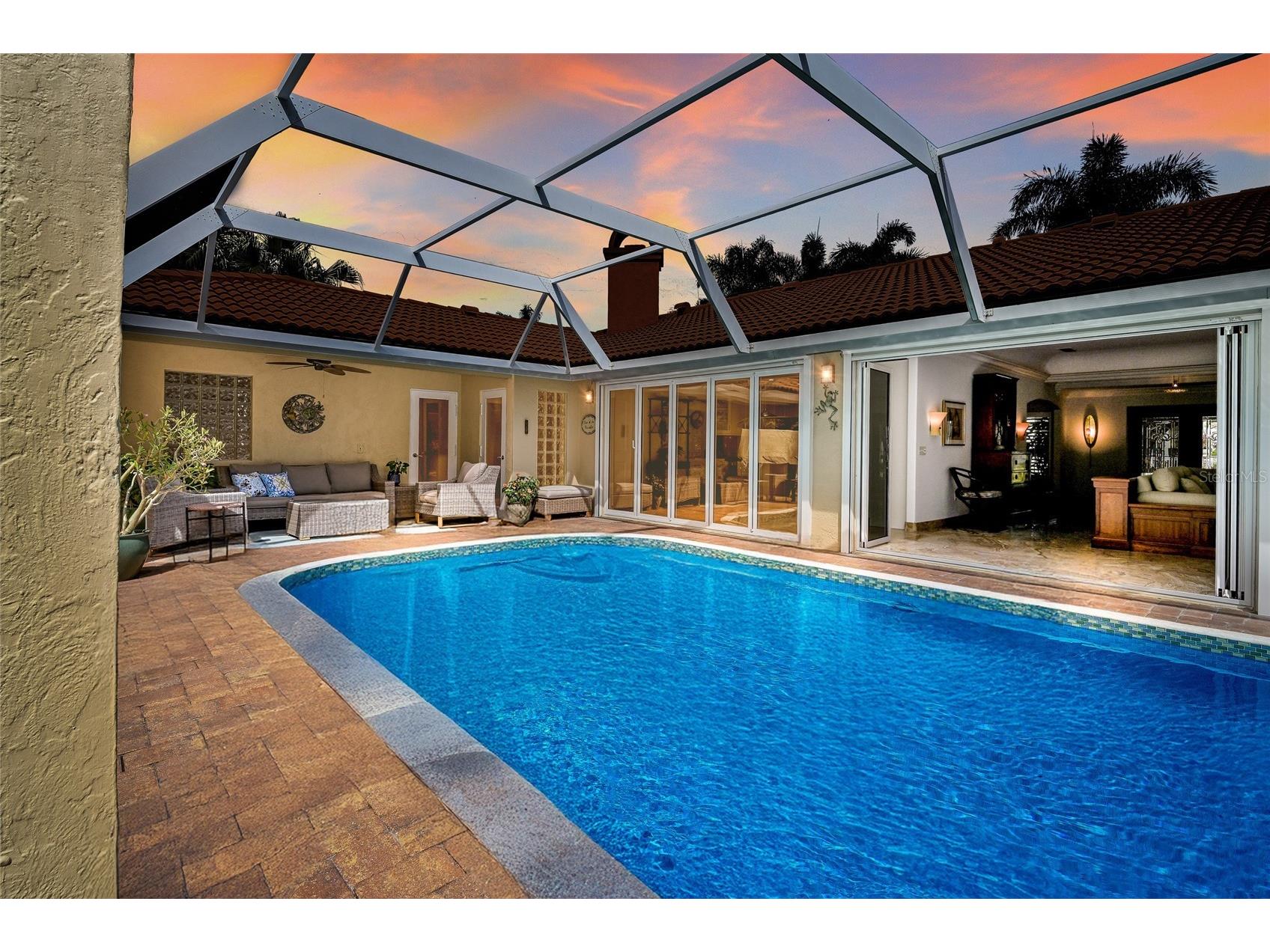 218 Robin Drive Sarasota FL 34236 A4685085 image2