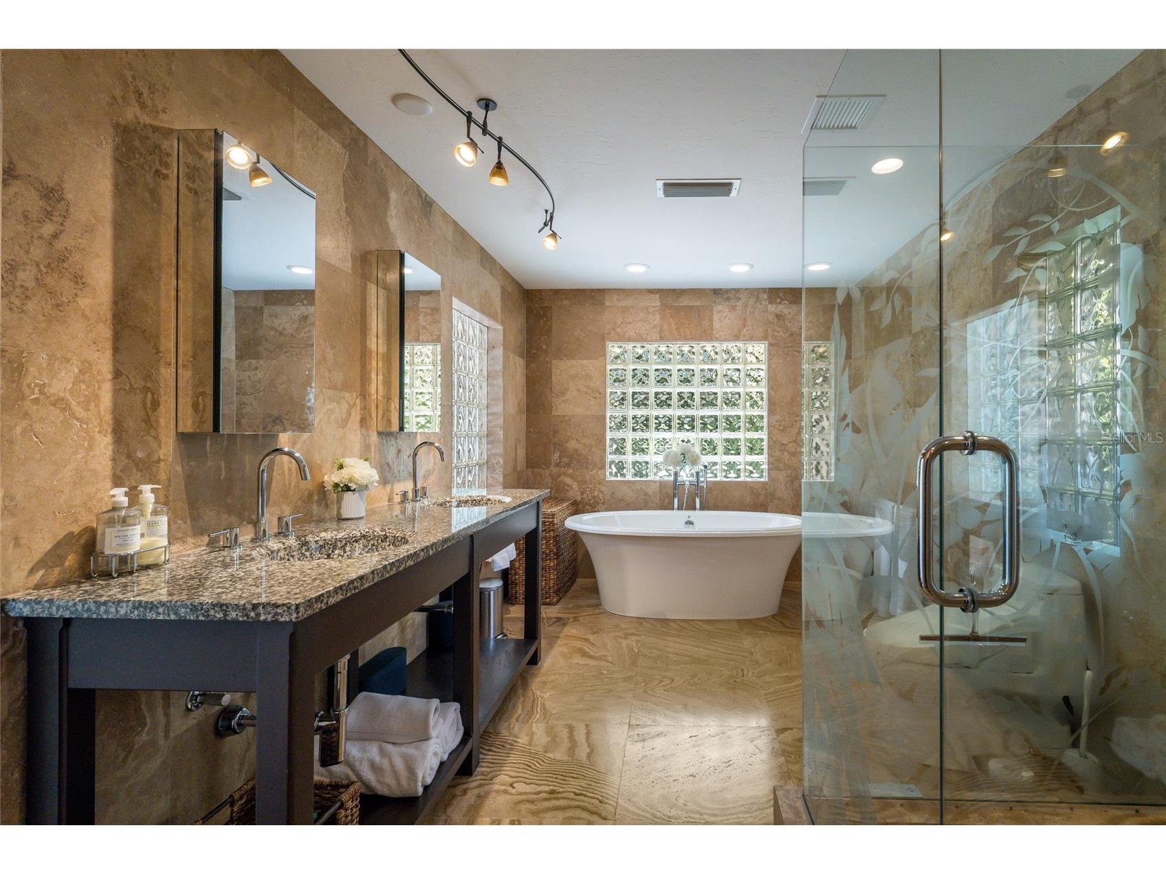 218 Robin Drive Sarasota FL 34236 A4685085 image23