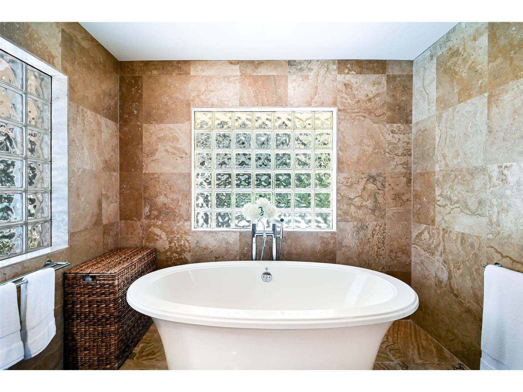 218 Robin Drive Sarasota FL 34236 A4685085 image24