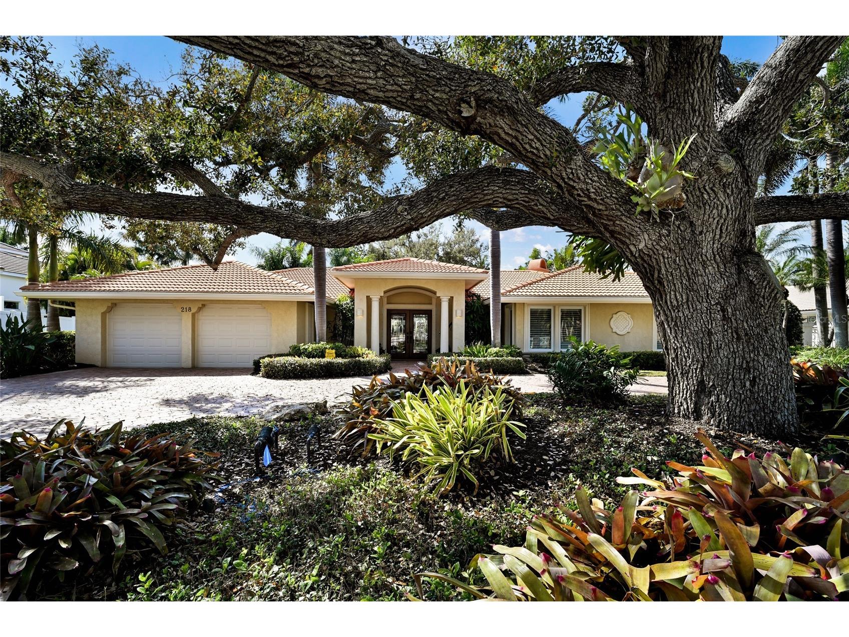 218 Robin Drive Sarasota FL 34236 A4685085 image3
