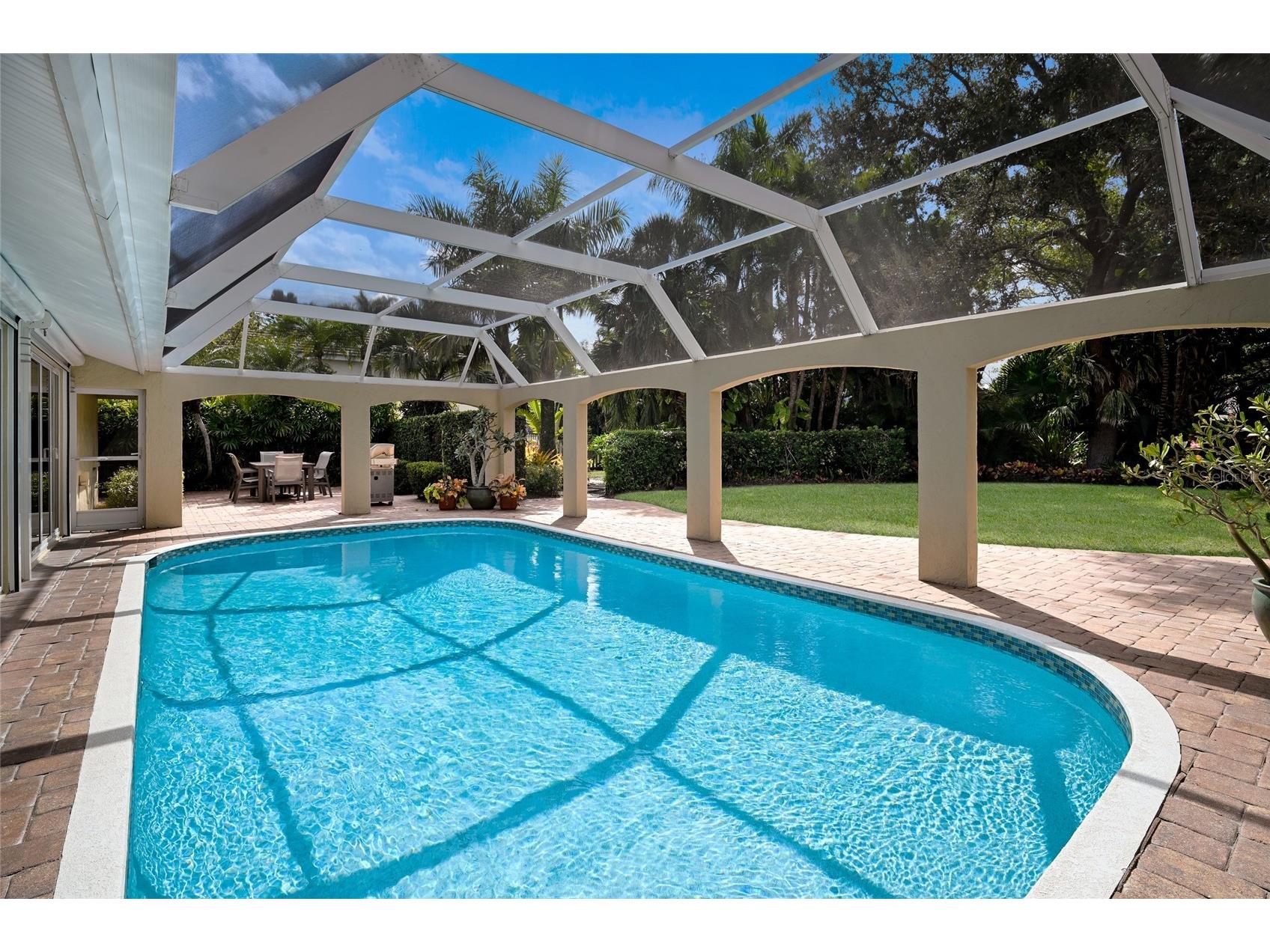 218 Robin Drive Sarasota FL 34236 A4685085 image34