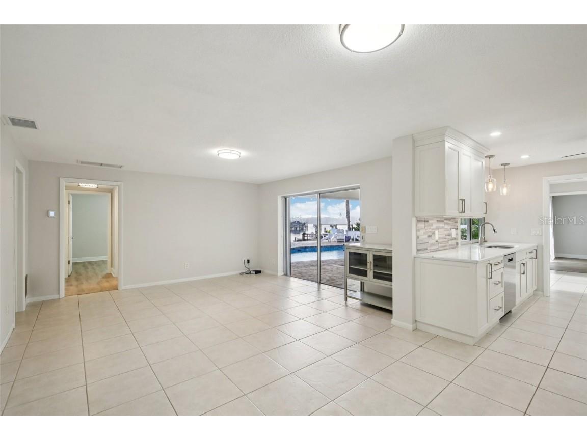 2180 Dolphin Boulevard S Saint Petersburg FL 33707 - BOCA CIEGA BAY TB8459422 image3