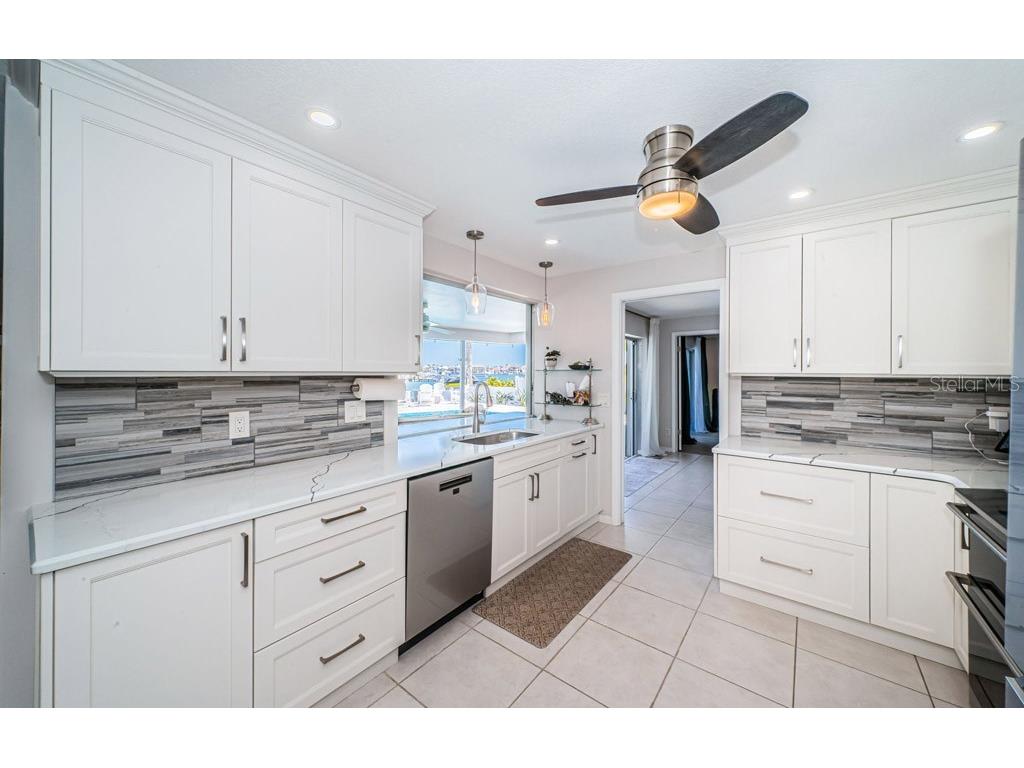 2180 Dolphin Boulevard S Saint Petersburg FL 33707 - BOCA CIEGA BAY TB8484124 image14