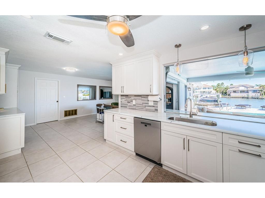 2180 Dolphin Boulevard S Saint Petersburg FL 33707 - BOCA CIEGA BAY TB8484124 image15