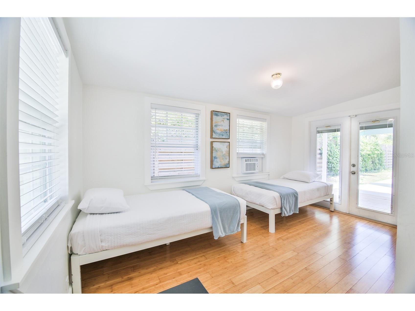 2181 Hyde Park Street Sarasota FL 34239 A4687745 image14