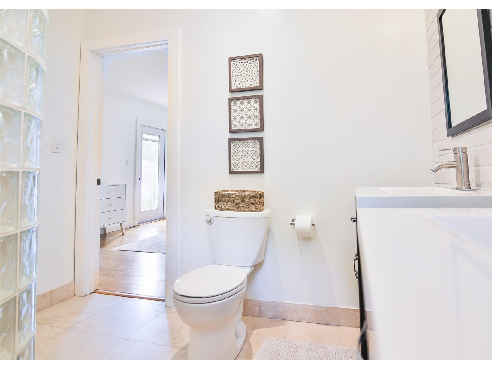 2181 Hyde Park Street Sarasota FL 34239 A4687745 image9