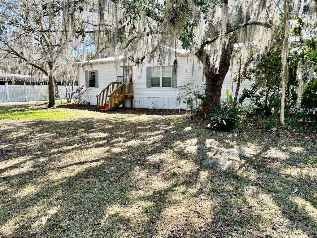 21810 Sunset Drive Astor FL 32102 V4934806 image1