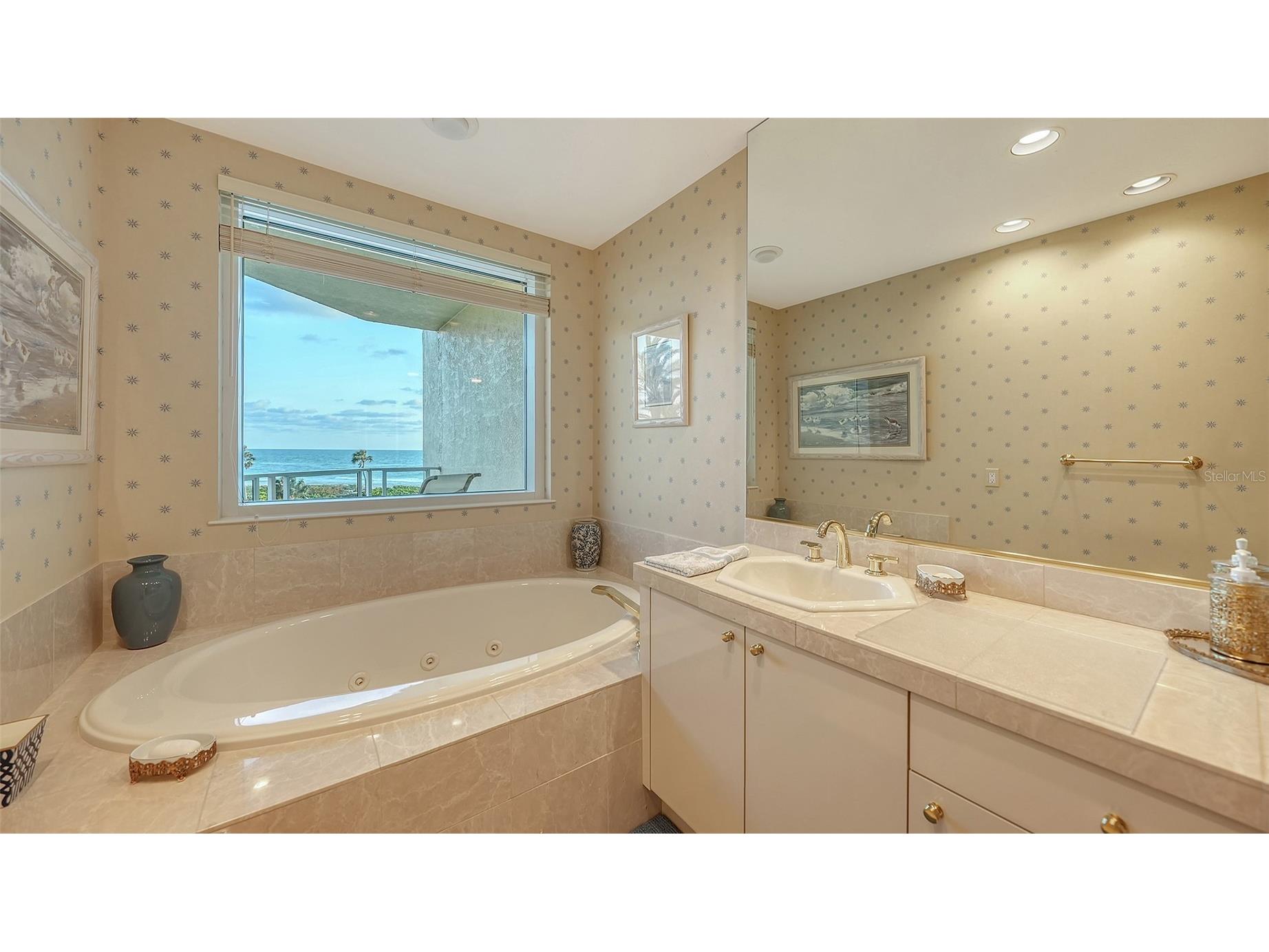 2185 Gulf Of Mexico Drive #223 Longboat Key FL 34228 - GULF OF MEXICO A4685872 image18